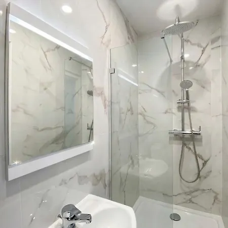 Apartment New 921 Adele - Cosy Center *
